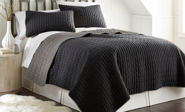 grey and white full size comforter Amrapur