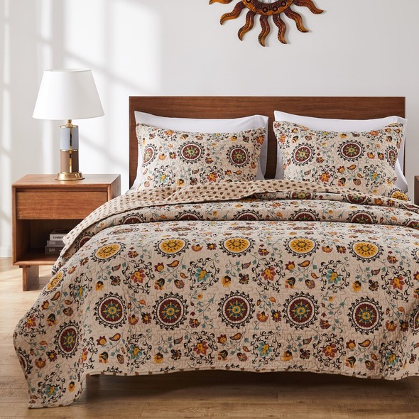 difference between a quilt and comforter Greenland Home Fashions Quilt Set Multi