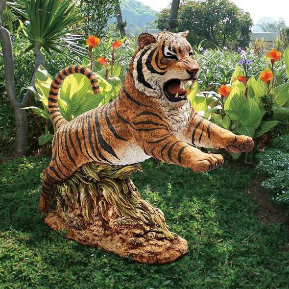statue of a tiger Toscano Garden Décor > Animal Statues