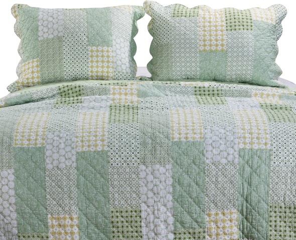 pink and gray quilt Greenland Home Fashions Quilt Set Sage