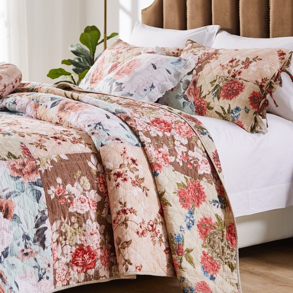 pretty pink bedspreads Greenland Home Fashions Quilt Set Natural