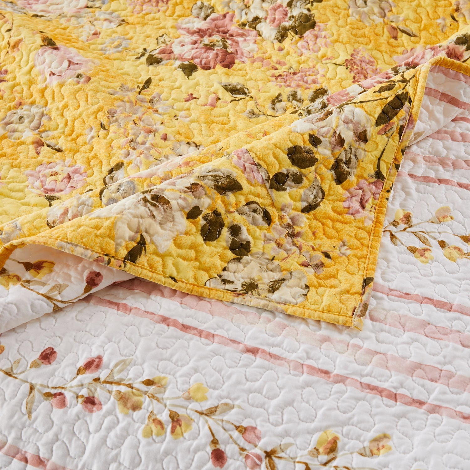 patchwork quilt bedspread Greenland Home Fashions Quilt Set Yellow