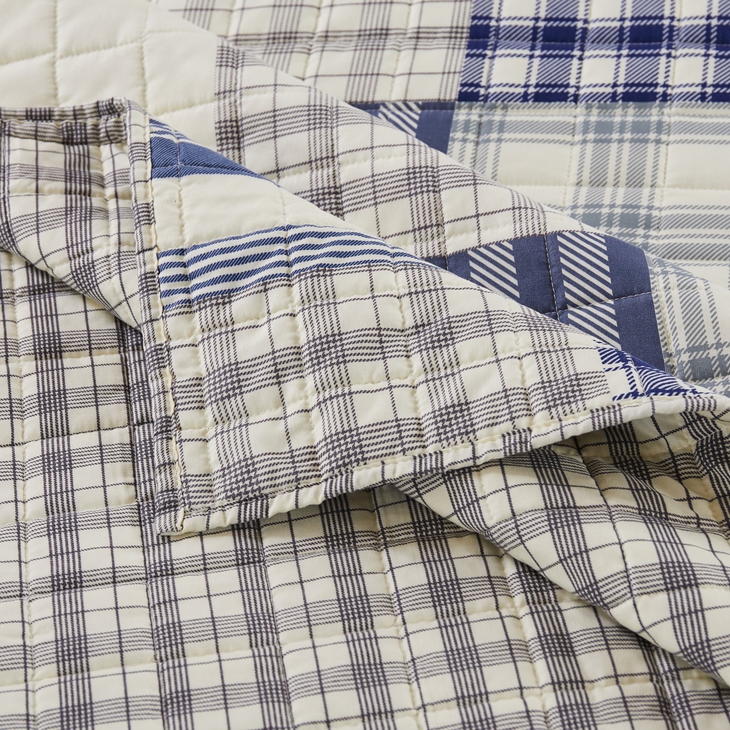 looking for comforter sets Greenland Home Fashions Quilt Set Blue