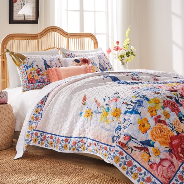 difference between coverlet and bedspread Greenland Home Fashions Quilt Set Gold